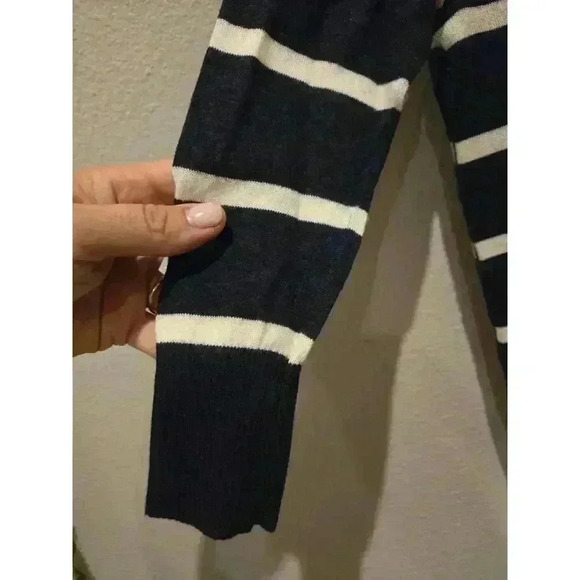 Two Abercrombie & Fitch Girls XL Women XS Blue Stripe and Ivory V-Neck Sweaters - Picture 14 of 16